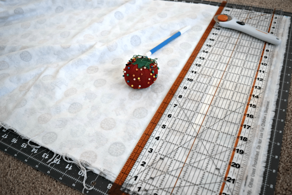 Making your own baby blanket is a simple craft that only takes about 30 minutes