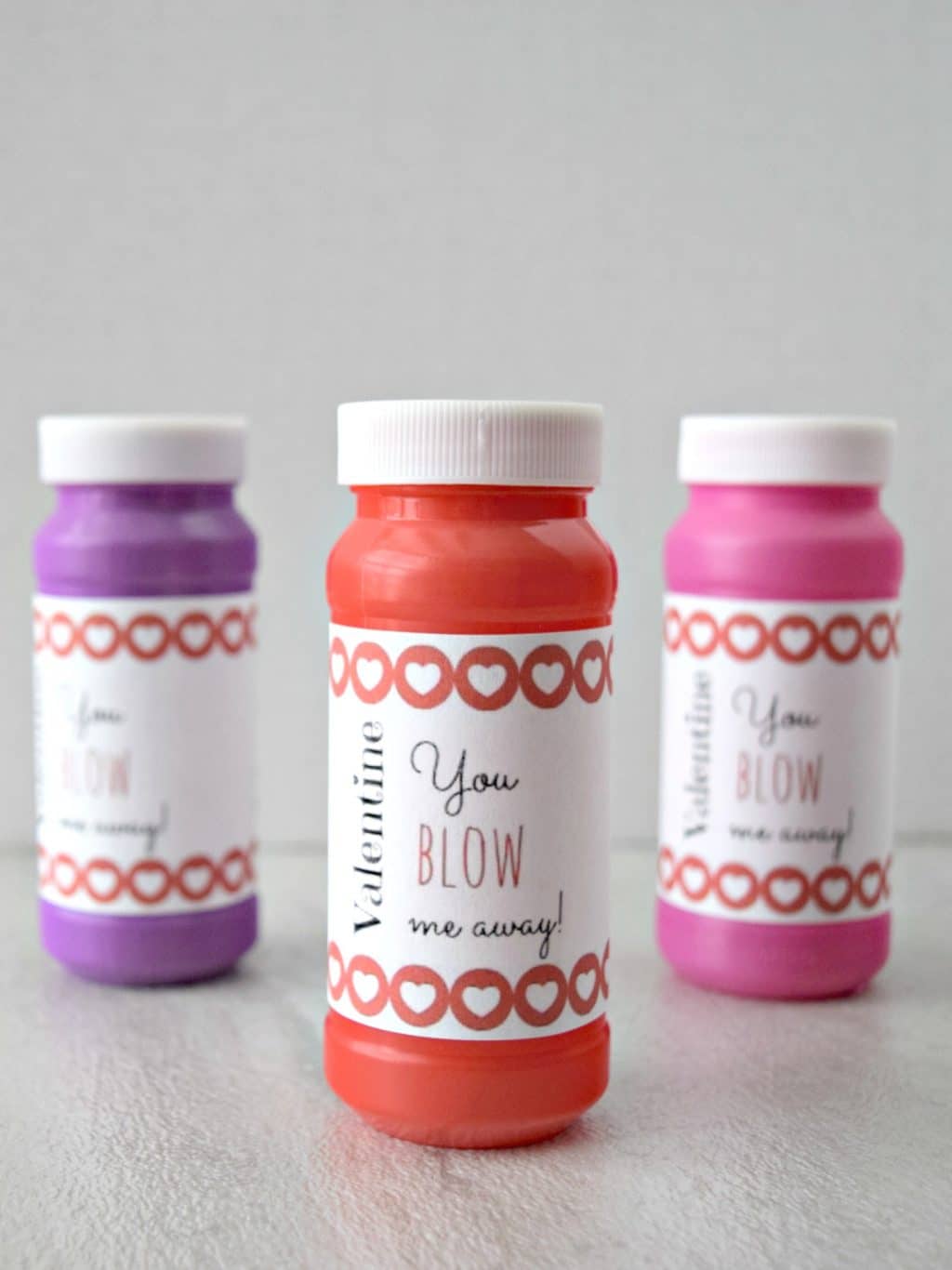 These Valentine's Day bubbles make the perfect non-candy gift for Valentine's Day. Get the free printable label here!