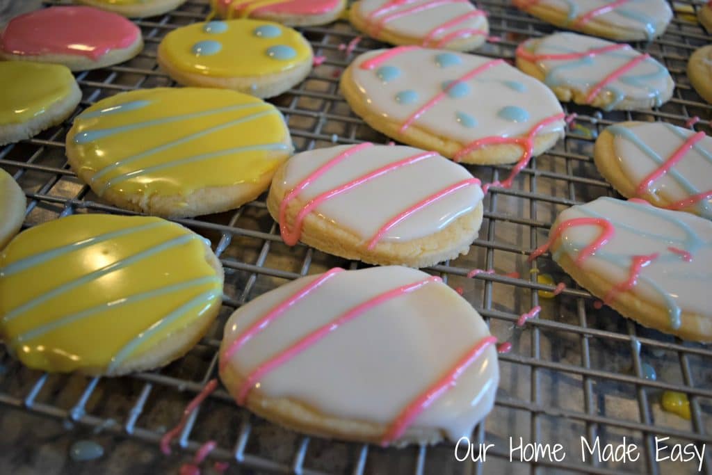 Have your kiddos decorate their Easter egg sugar cookies however their hearts desire - with stripes or dots!