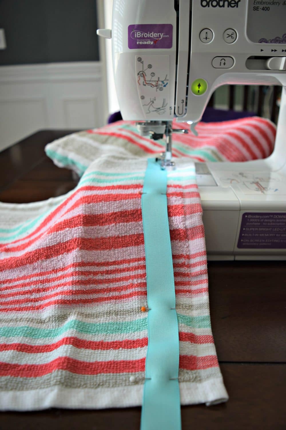 An easy step by step tutorial for how to make a hooded towel for little kids! Super easy. Click to see the steps