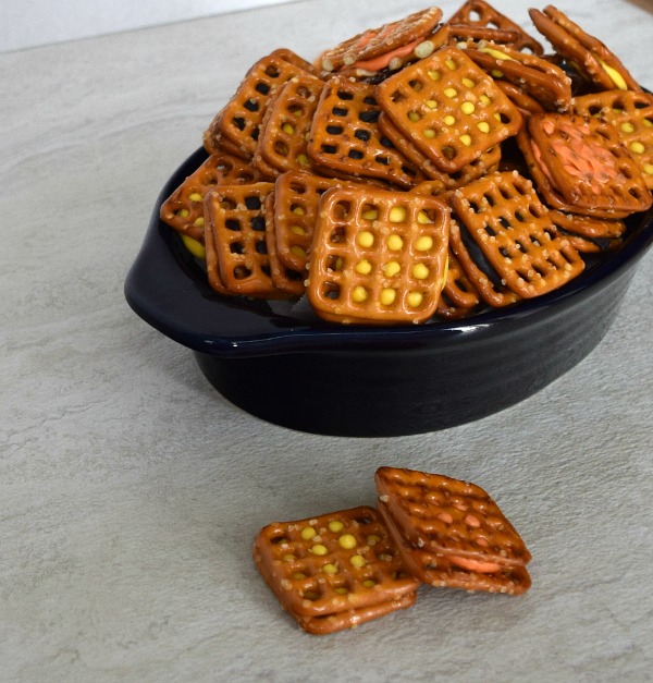 Candy Melt Pretzel Bites – With Sprinkles on Top