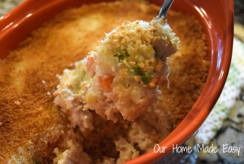 An easy casserole dish that uses chicken, quinoa, and veggies! Super yummy and family approved. Click to see the recipe!