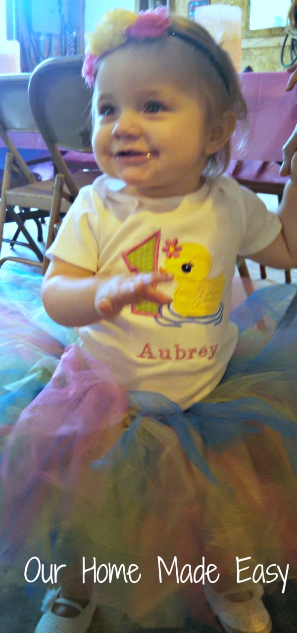 Aubrey loved her rubber ducky birthday party!