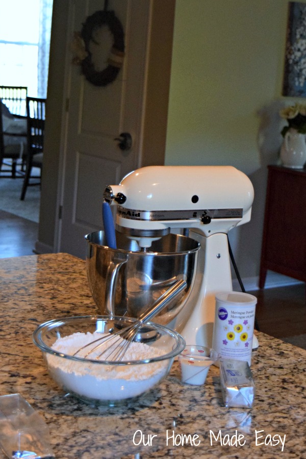 An easy & quick recipe for perfect buttercream frosting! Click for the recipe!