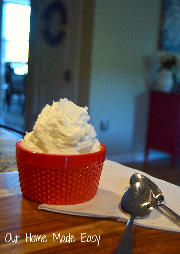 An easy & quick recipe for perfect buttercream frosting! Click for the recipe!