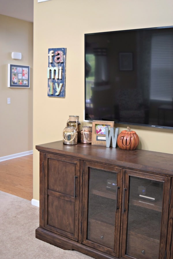 Check out our home's fall decorations! The include a mix of store bought decor and lots of DIY!