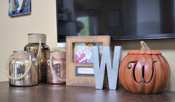 Check out our home's fall decorations! The include a mix of store bought decor and lots of DIY!