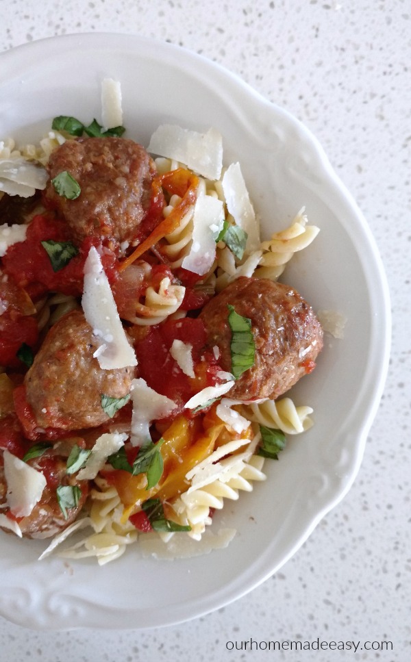An easy slow cooker italian meatballs and peppers dish! Perfect for a cool week night dinner. Carando Meatballs and Taste of Italy #sponsored