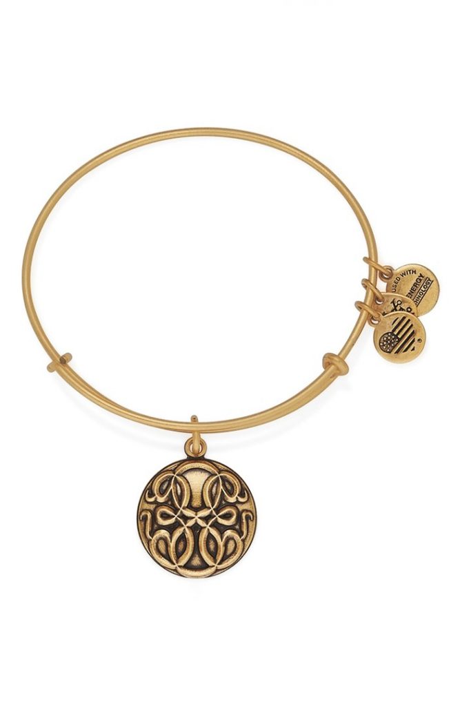 The Perfect Gift Guide for Busy Moms: this path of life bracelet is a sweet and thoughtful gift busy moms will love!
