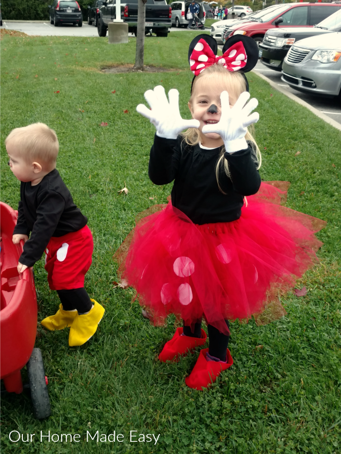 this adorable minnie mouse costume was hand-sewn using felt to make the gloves and shoes