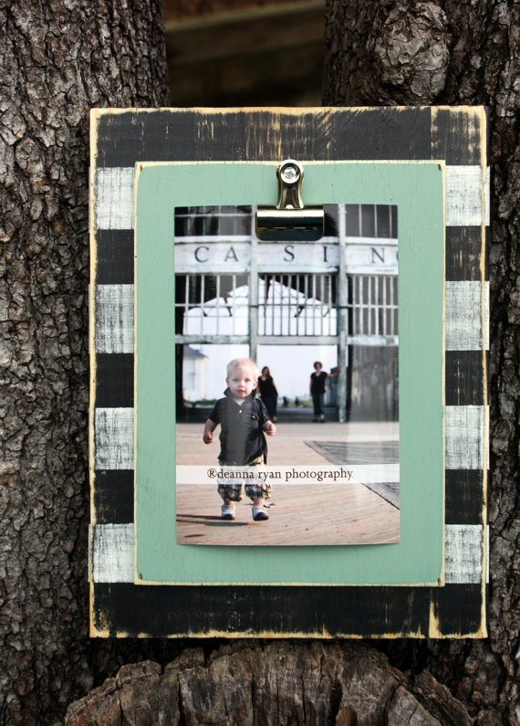 The Perfect Gift Guide for Busy Moms: Remind moms of the good things in life with these adorable distressed picture frame