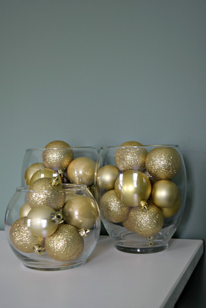 A simple green Christmas Bedroom decor from a busy mama. Click to see the room!