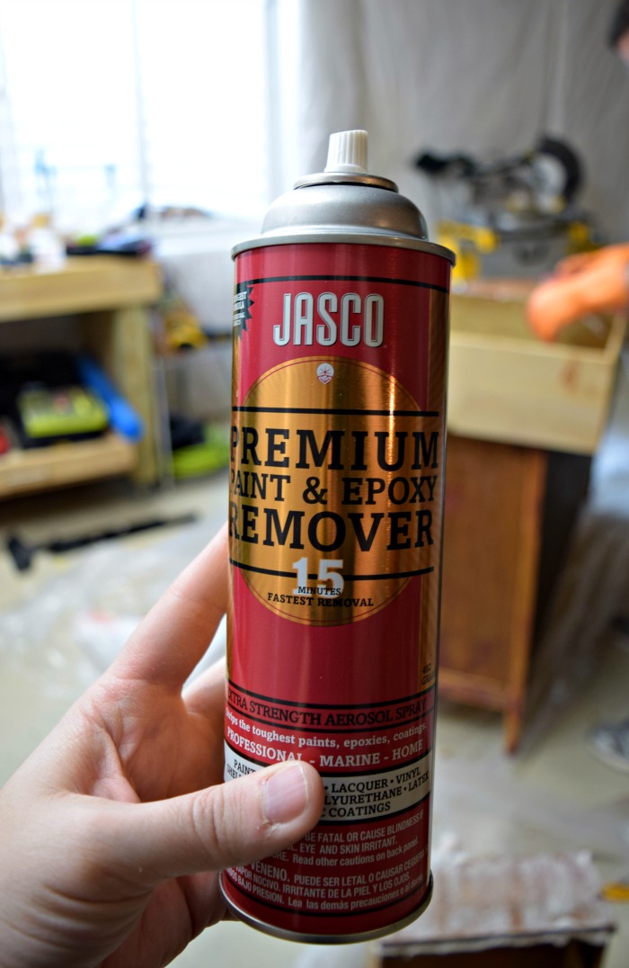 How to remove paint and varnish from wood furniture! Click to see how to do it easy the first time