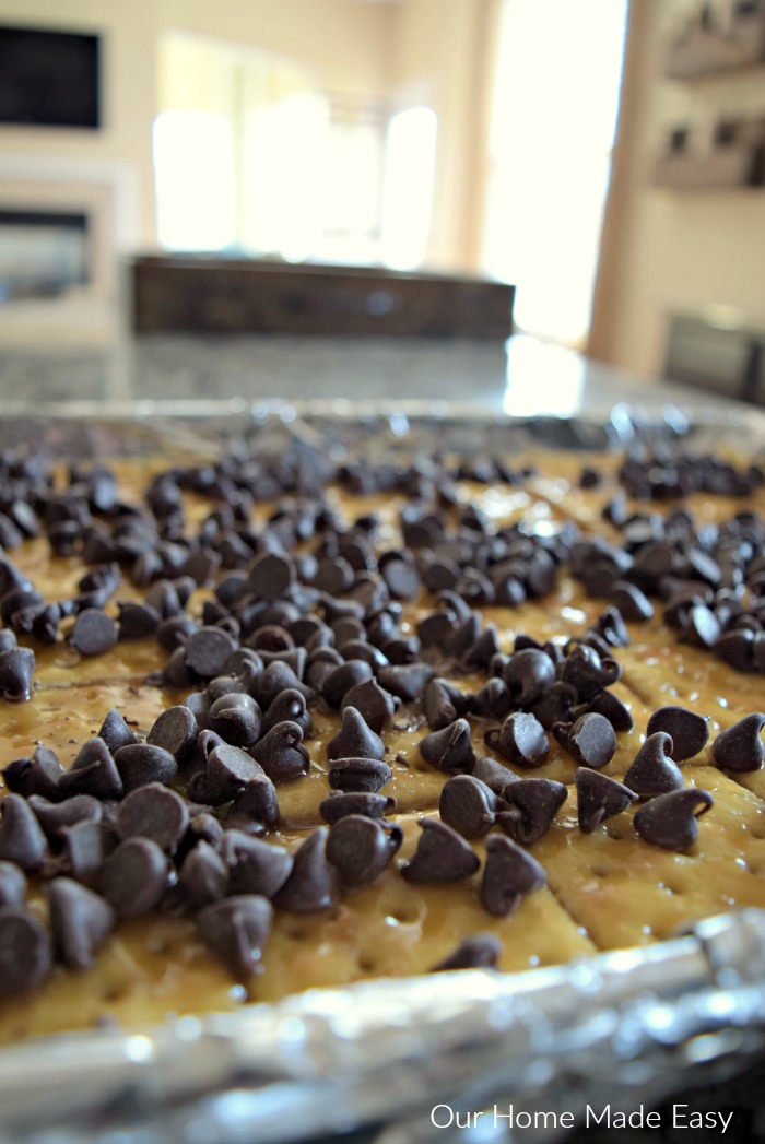 An easy treat perfect for St. Patrick's Day. Click to see the Leprechaun bark recipe!