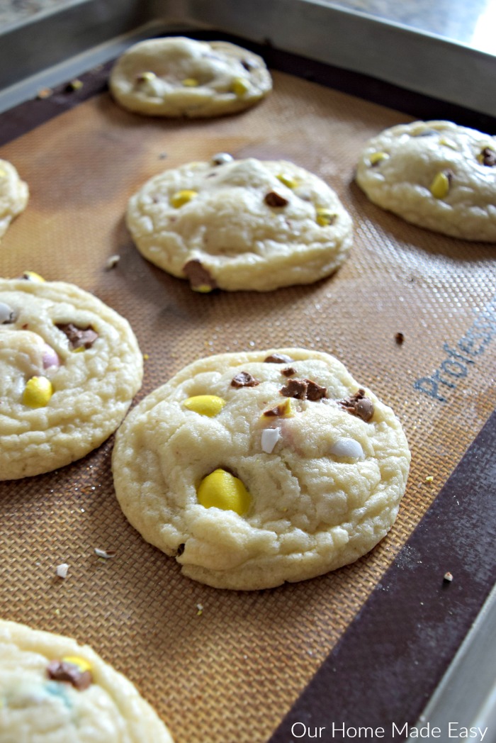 These Cadbury Egg Easter cookies are such a simple recipe, you can whip them up in no time!