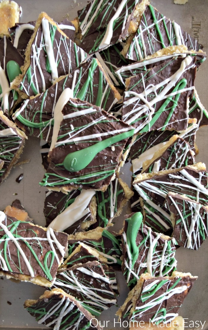 An easy treat perfect for St. Patrick's Day. Click to see the Leprechaun bark recipe!