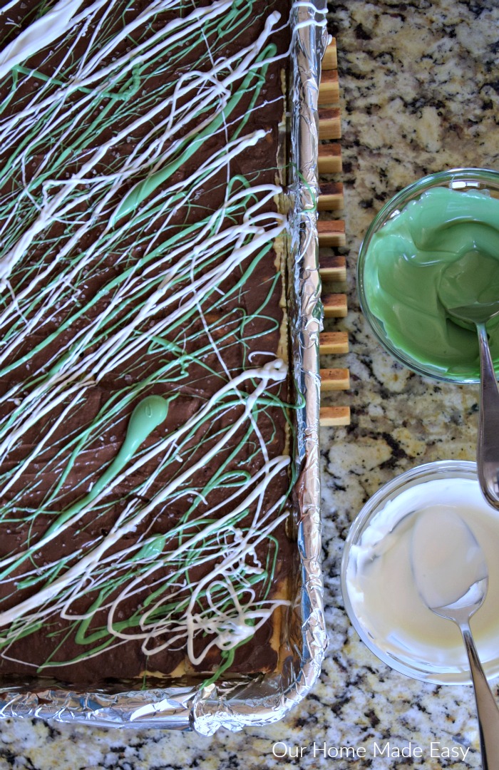 An easy treat perfect for St. Patrick's Day. Click to see the Leprechaun bark recipe!