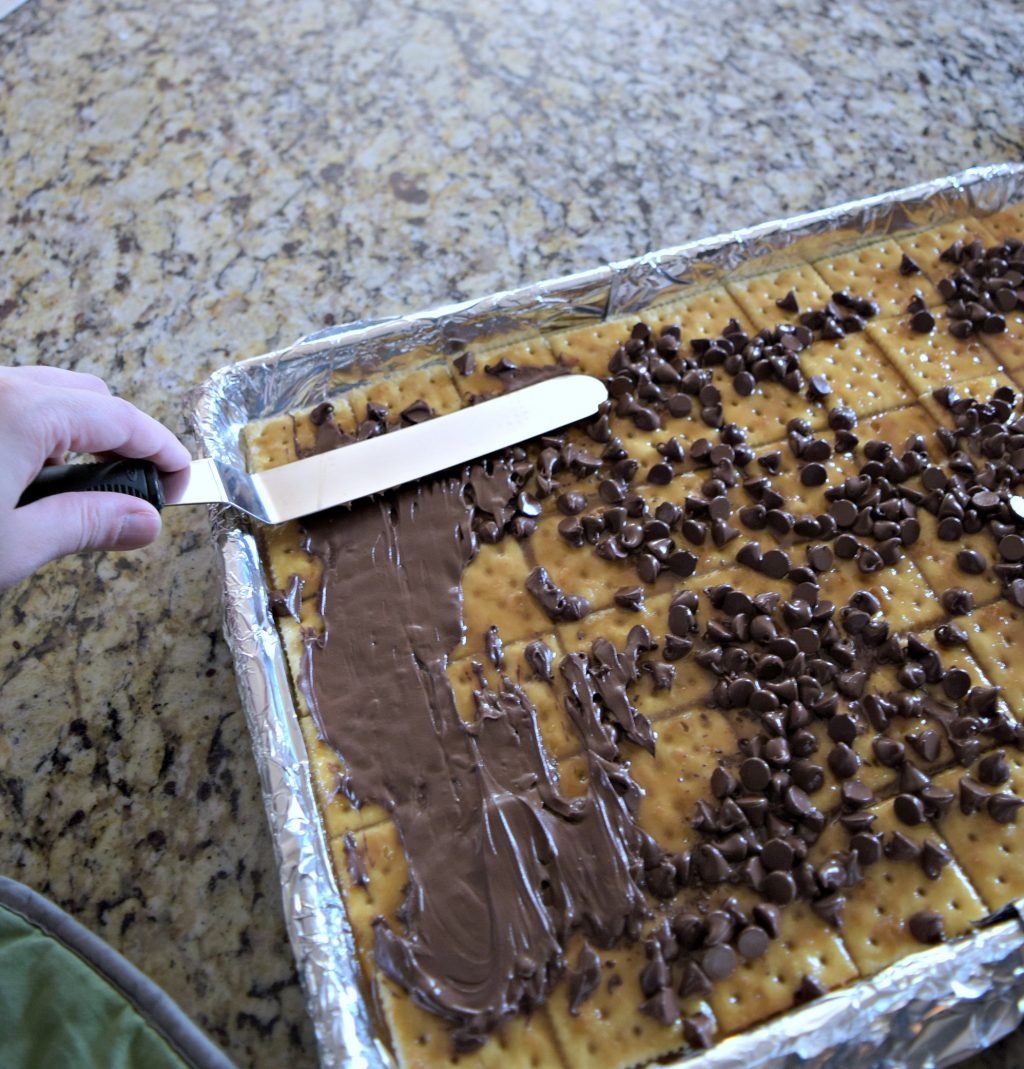 An easy treat perfect for St. Patrick's Day. Click to see the Leprechaun bark recipe!