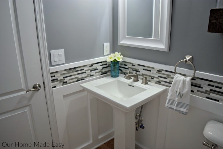 Here is an easy DIY budget powder room makeover! Click to see how to reno aroom in only a few weekends!