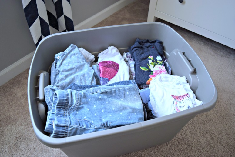 How To Make Organizing Kids Clothing Simple!  [Free Printable]