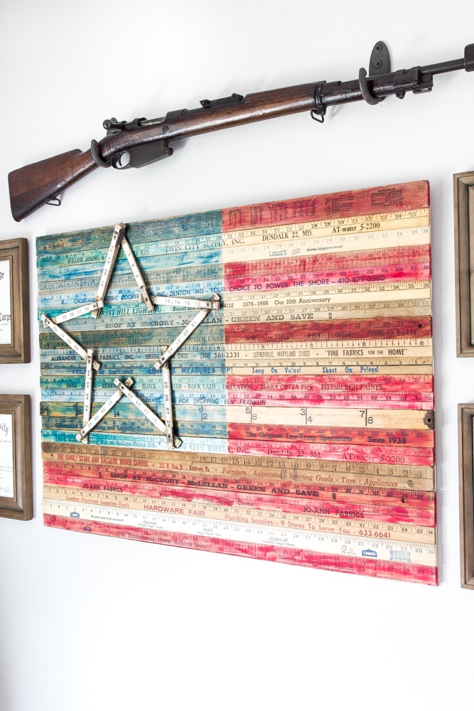 this fabulous wall flag is made with old rulers! Such a creative 4th of july diy