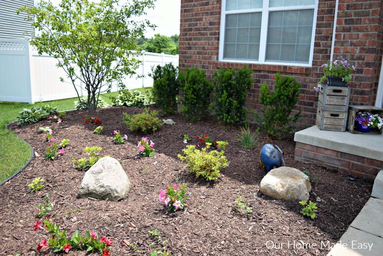 Take a look at how we easily updated our flowerbeds without spending much time on the weekend. See the summer outdoor space and flowerbeds here!