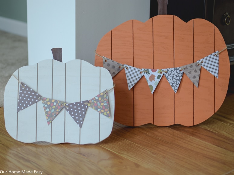 These adorable wood pumpkins are make with leftover plywood--a simple DIY that's perfect for fall!