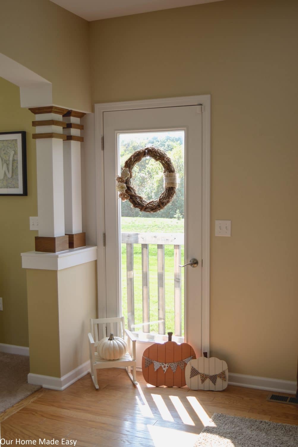 Fall Family Room | OurHomeMadeEasy.com | Click to see the simple and fun way to add fall decor to the house!