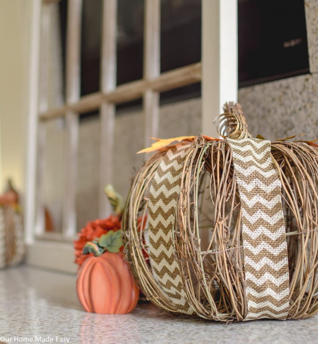 Fall Family Room | OurHomeMadeEasy.com | Click to see the simple and fun way to add fall decor to the house!