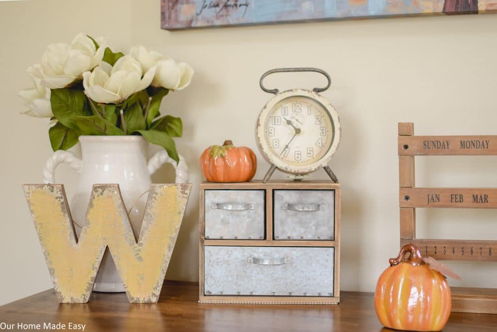 Fall Family Room | OurHomeMadeEasy.com | Click to see the simple and fun way to add fall decor to the house!