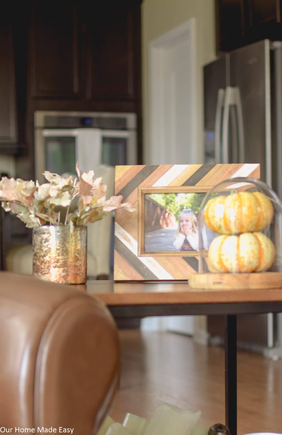 Fall Family Room | OurHomeMadeEasy.com | Click to see the simple and fun way to add fall decor to the house!