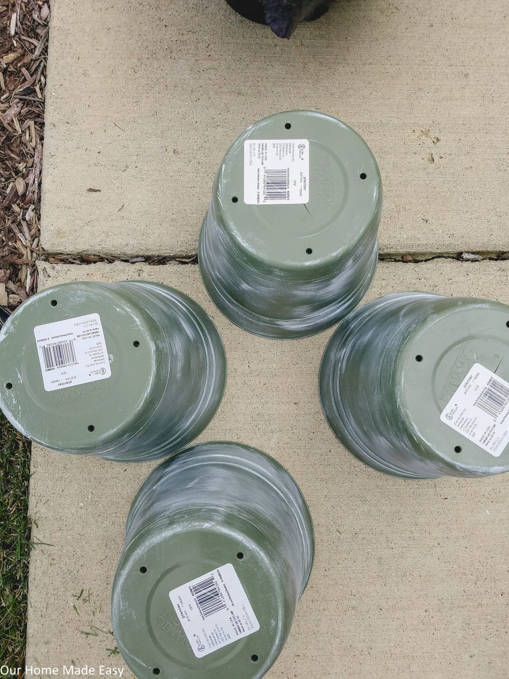 Allow the painted farmhouse planters to sit upside down and dry