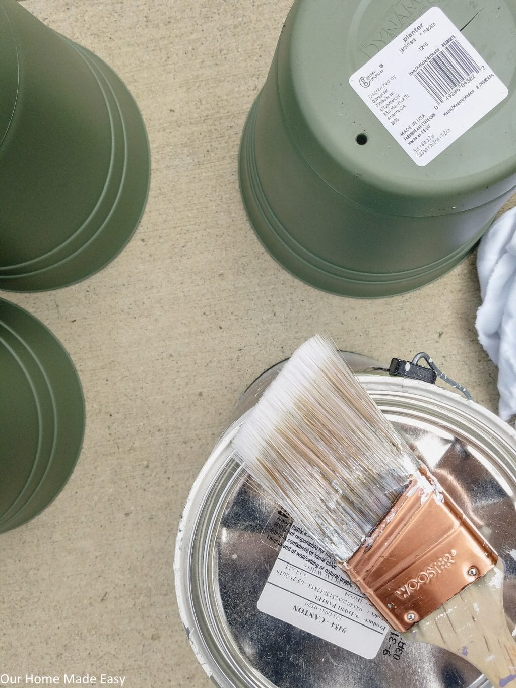 All you need for this farmhouse planters project are a few plain planters, some paint, and a brush