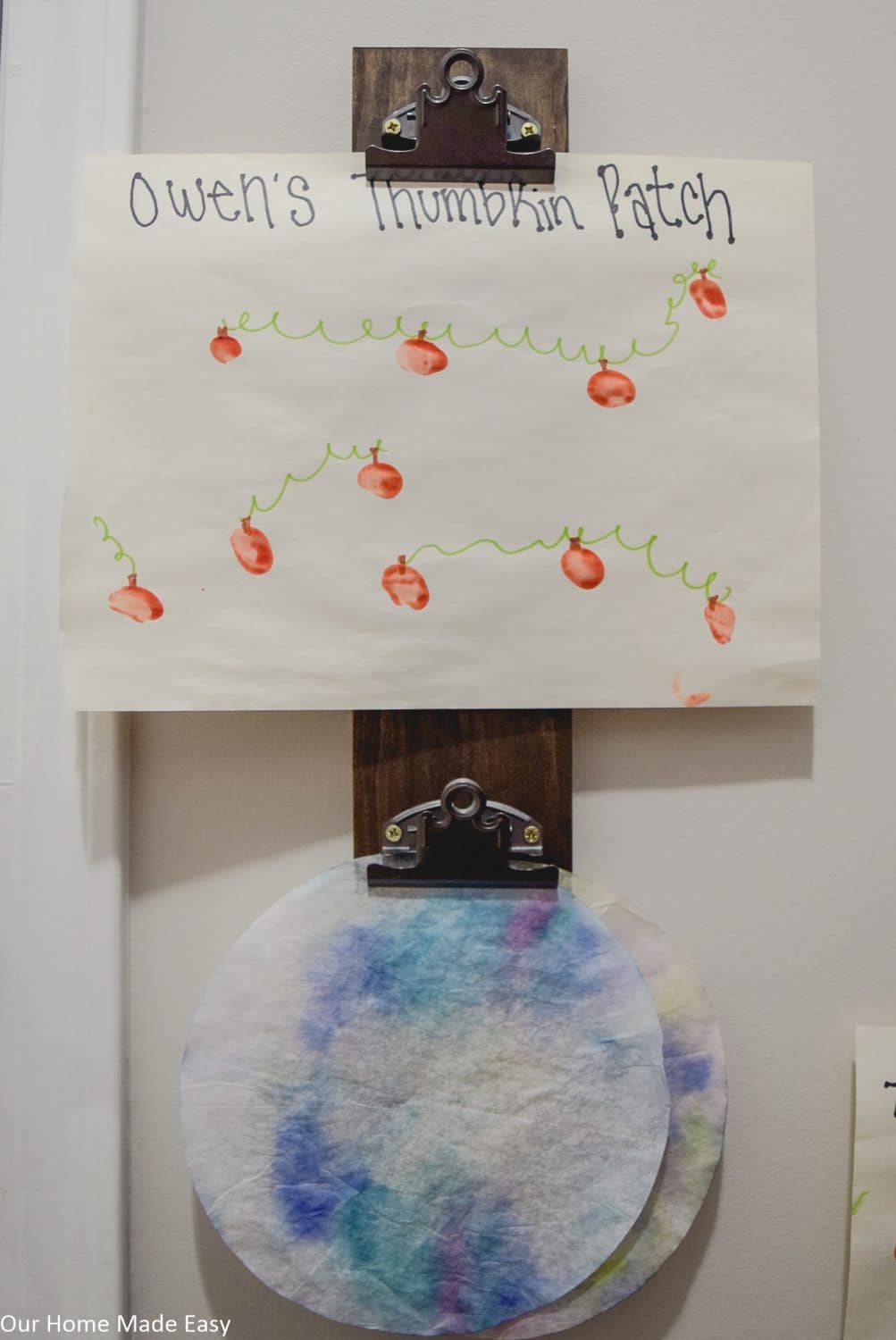 Make these easy and affordable kids artwork hangers to display their fun works of art
