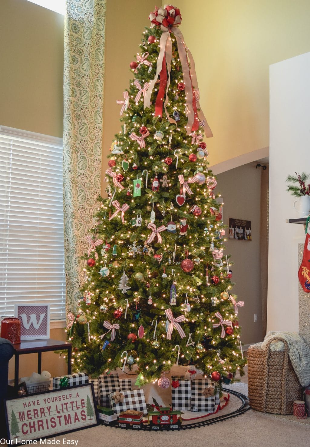 A Simple Rustic Christmas Tree [Blog Hop] – Our Home Made Easy