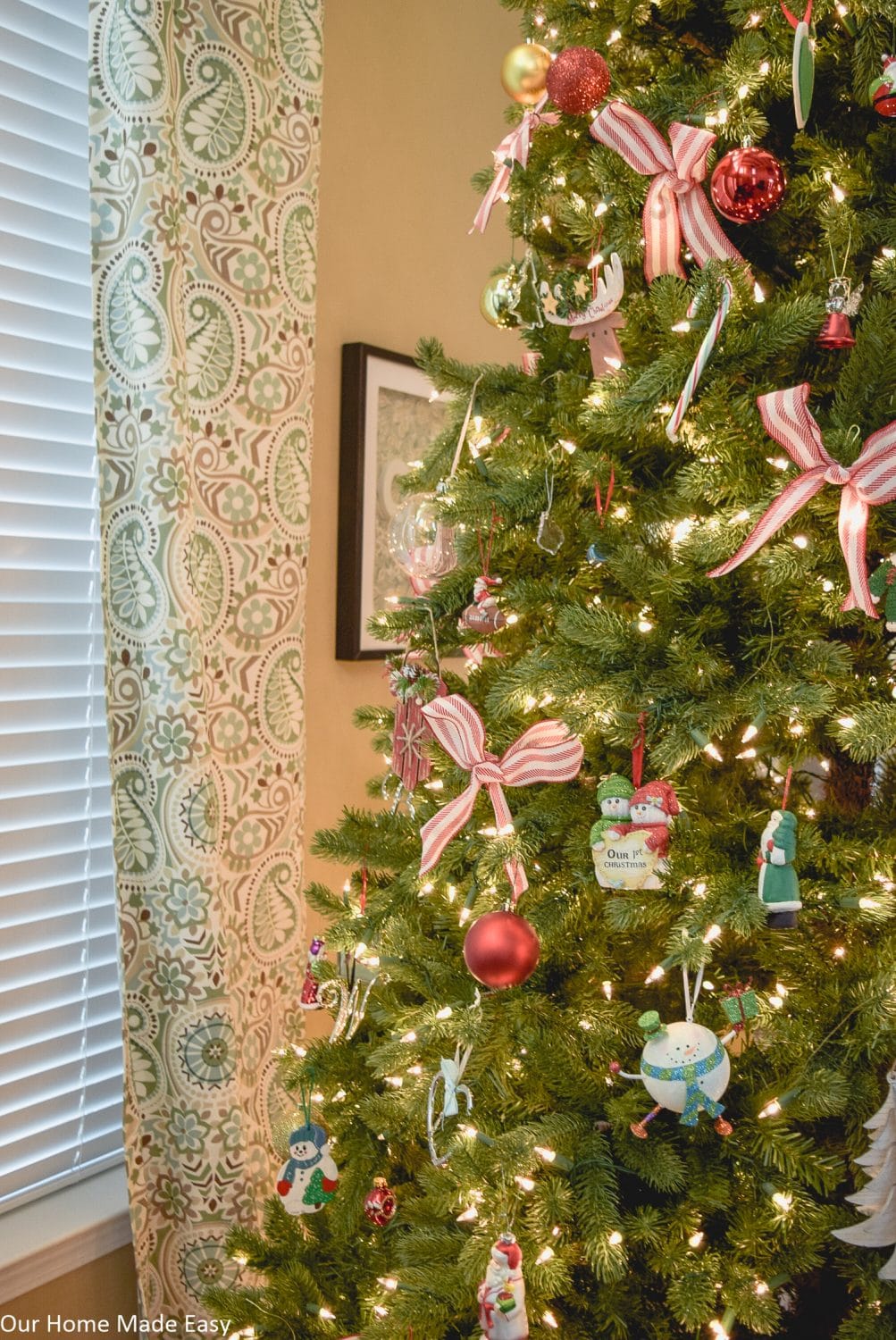 Decorate your Christmas tree with fun deco mesh bows and ribbons