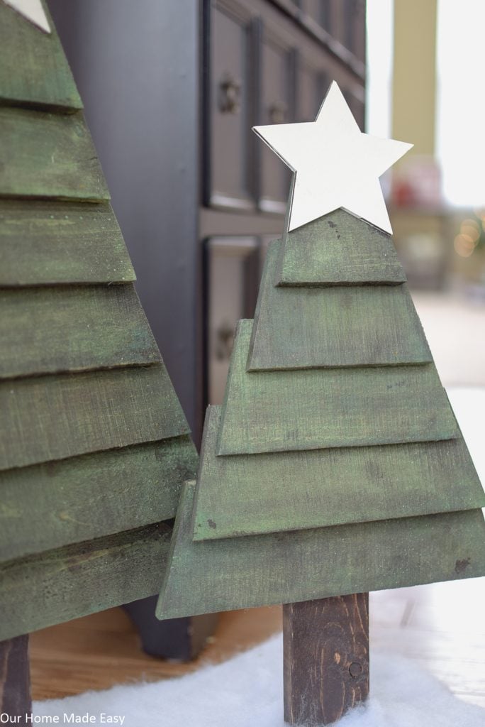 Add the start to the top of your pallet Christmas tree for a perfect finishing touch