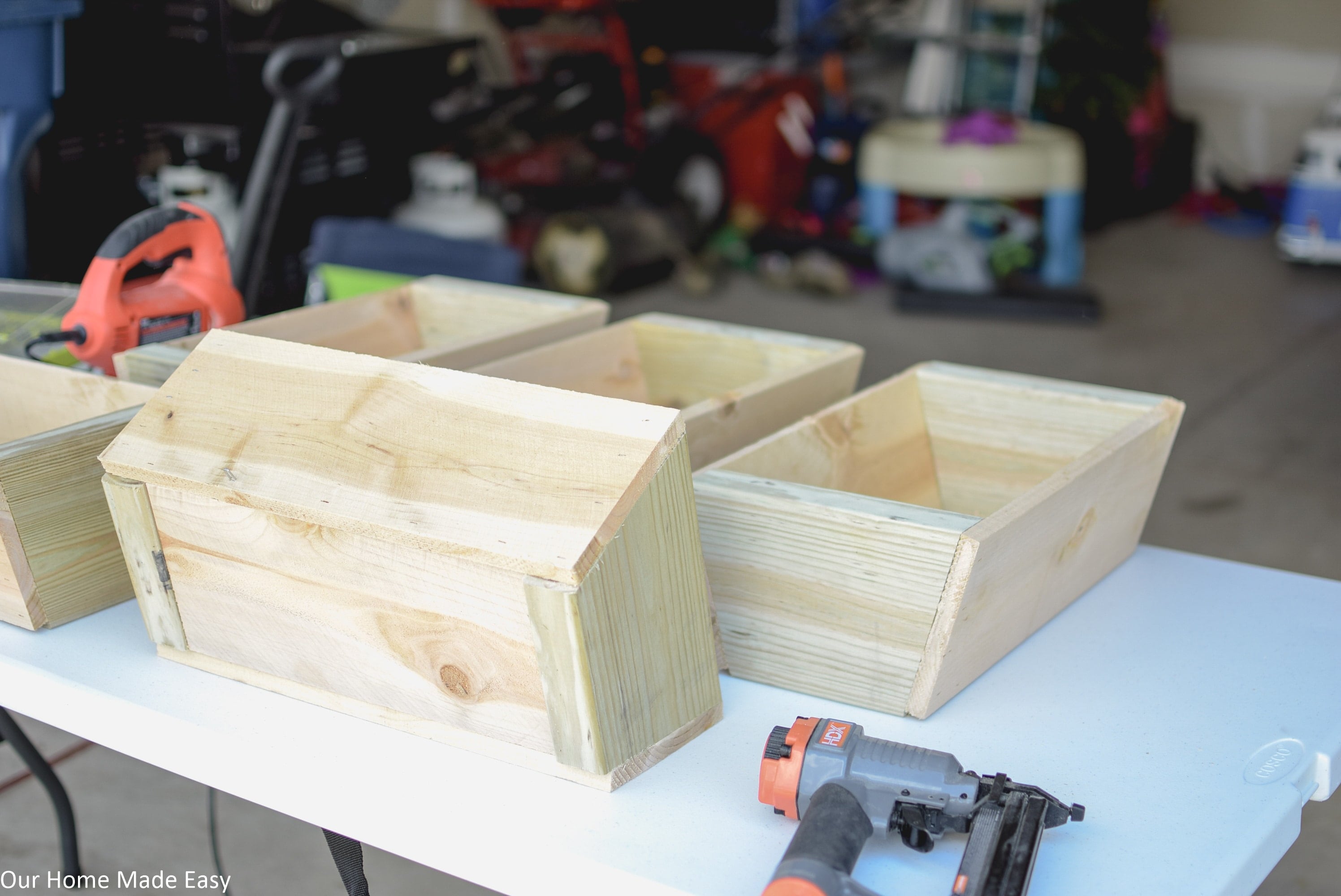 These heavy duty baskets stand up to weather and wind, making the cedar ladder planter sturdy and safe