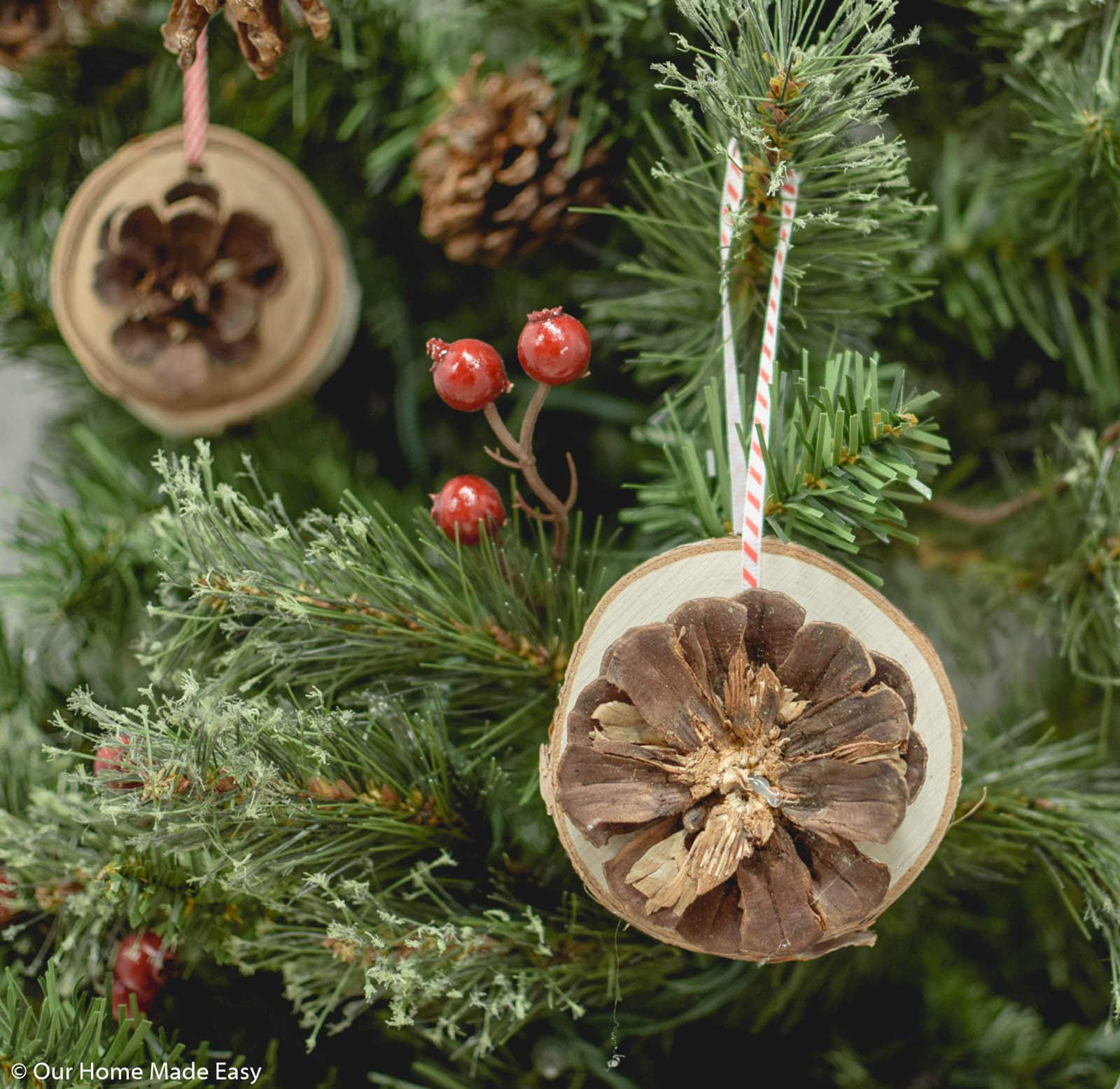These wood slice ornaments are super easy to make and require only a few tools, making them a perfect beginner DIY
