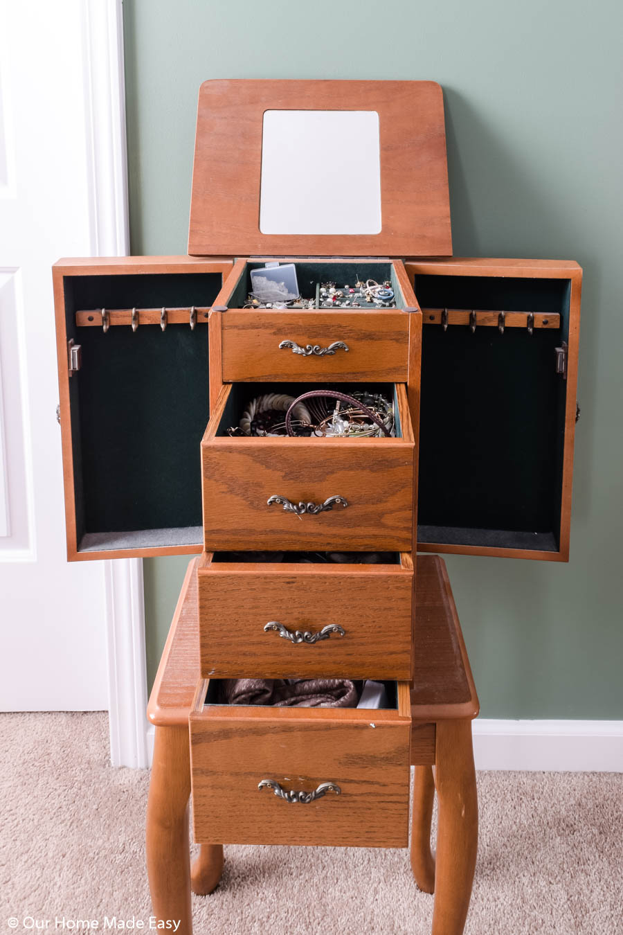 Ready to organize your jewelry? Start by clearing out your jewelry holder