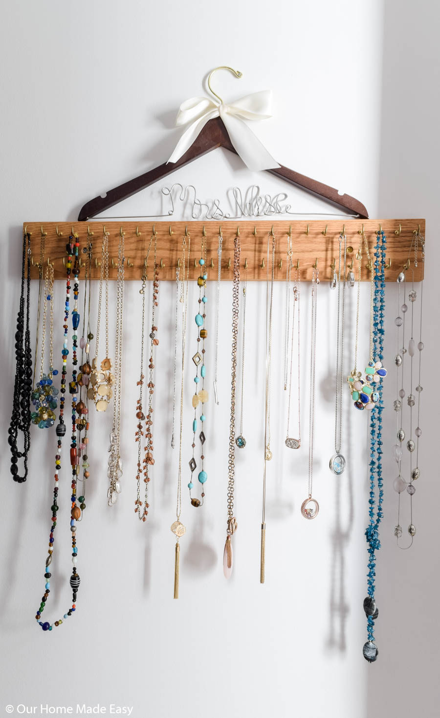 A special necklace organizer is a great way to organize jewelry and keep your favorite pieces