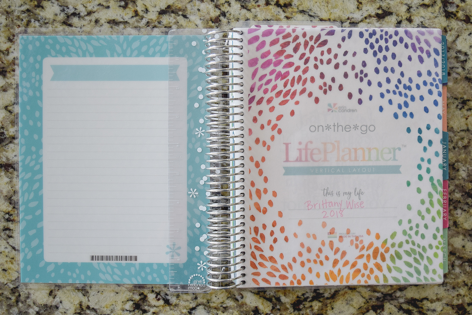 Paper planners are great for those people who love making lists, crossing off tasks, and using a planner effectively to stay organized!