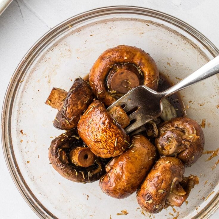 Thanksgiving side dish-Roasted Garlic Mushrooms with Pan Sauce