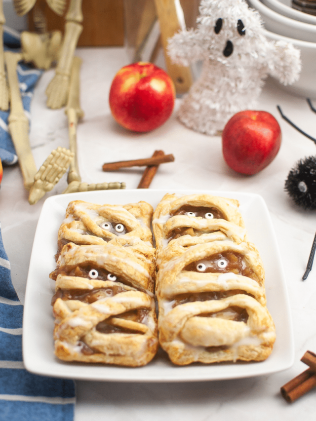 cropped-Halloween-Apple-Danish-Baked-3.png