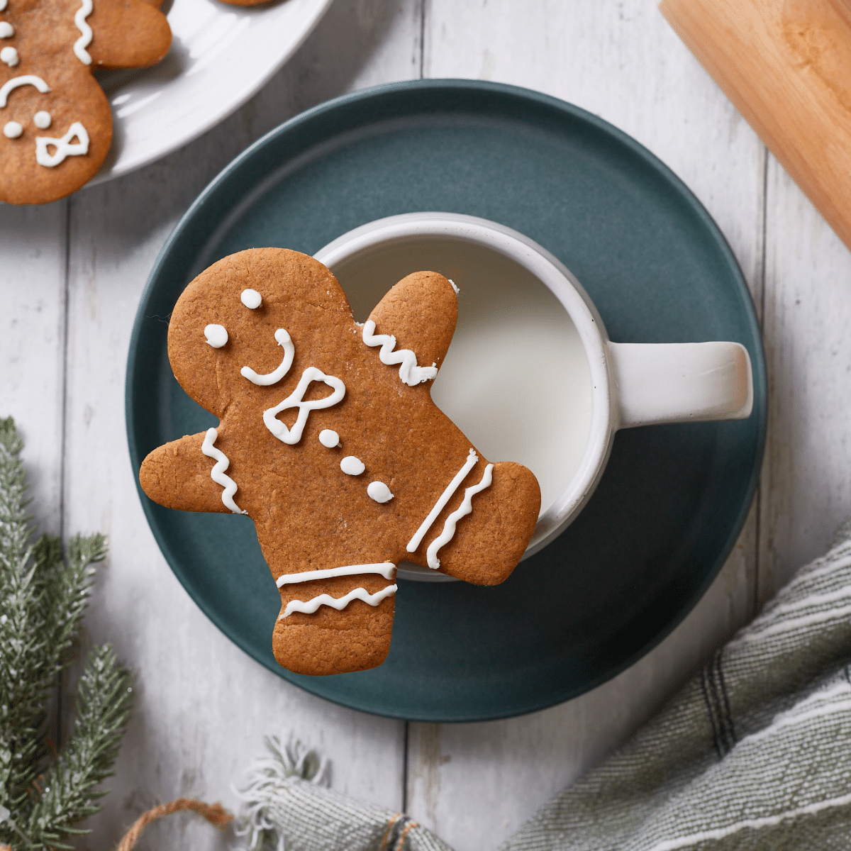 Easy Classic Gingerbread Cookie Recipe