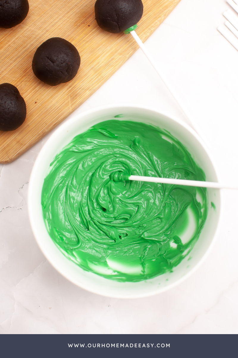 Wilton Green Candy Melt in Bowl