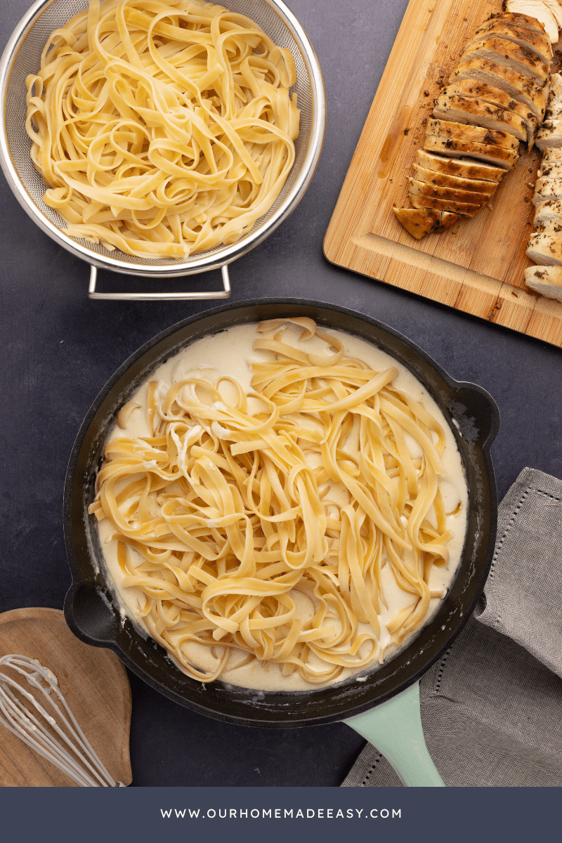 Fettuccine Alfredo in pan