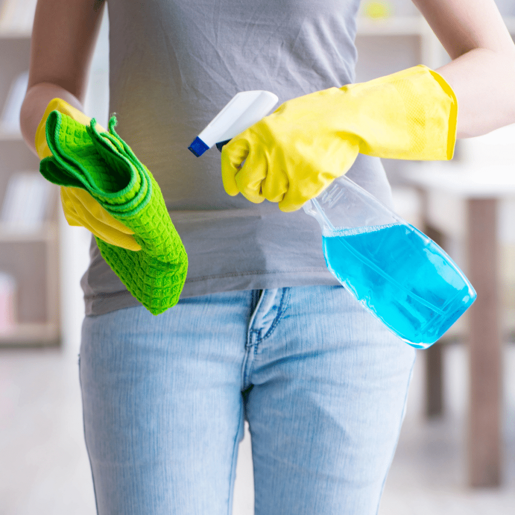 25 Fast 15-Minute Summer Cleaning Hacks for Busy Families