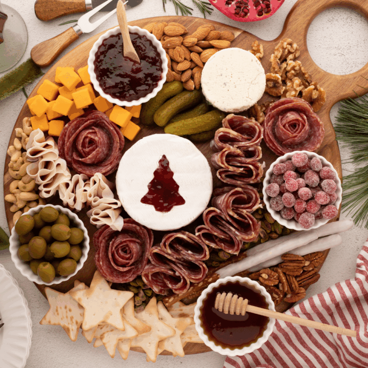 finished Christmas charcuterie board