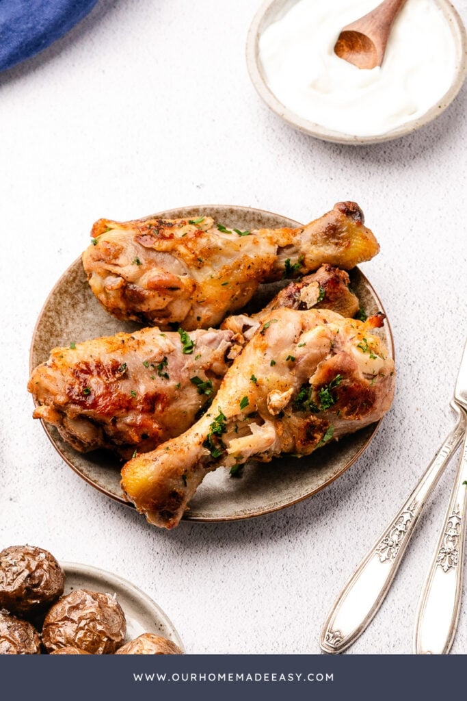 chicken drumsticks plated for dinner